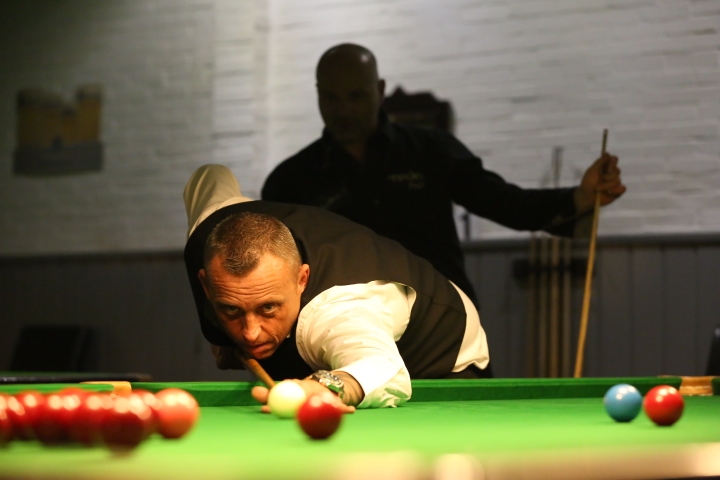 Fabrie maakt 122 voor Vlaardingen in Snooker Zuid, alle thuisploegen in Noord verliezen