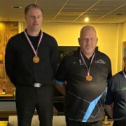 NK-5-Pins-podium-Ernst-Jan-Driessen-Rene-Dericks-Marco-Wolfs-Tom-Penrose-bijgesneden©KNBB-5-Pins_0
